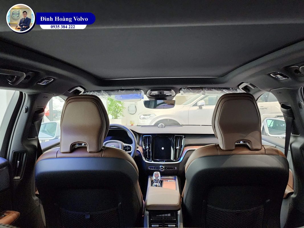 Hình ảnh thực tế chi tiết phần đầu Volvo V60 B5 Ultimate 2023 Màu Trắng Crystal Whit nội thất Nâu Maroon - Đình Hoàng Volvo Đà Nẵng