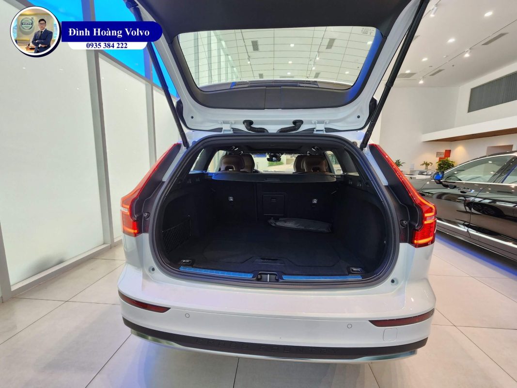 Hình ảnh thực tế chi tiết nội thất Volvo V60 B5 Ultimate 2023 Màu nâu cà phê Maroon - Volvo V60 Hà Tĩnh, Quảng Bình, Quảng Trị, Huế, Đà Nẵng, Quảng Nam, Quảng Ngãi, Bình Định, Phú Yên, Gia Lai, Kon Tum, Đắk Lắk