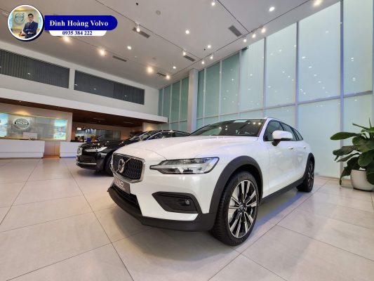 Hình ảnh thực tế chi tiết phần đầu Volvo V60 B5 Ultimate 2023 Màu Trắng Crystal Whit nội thất Nâu Maroon - Đình Hoàng Volvo Đà Nẵng
