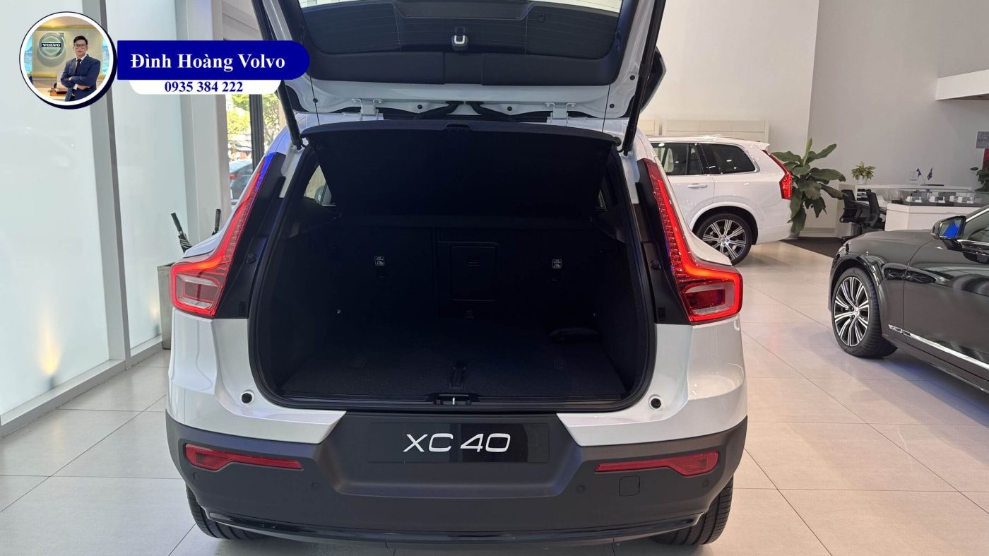 Hình ảnh thực tế chi tiết phần đầu Volvo XC40 B5 Ultimate 2023 Màu Trắng Crystal White nội thất Đen Charcoal Leather tại Đà Nẵng - Đình Hoàng Volvo