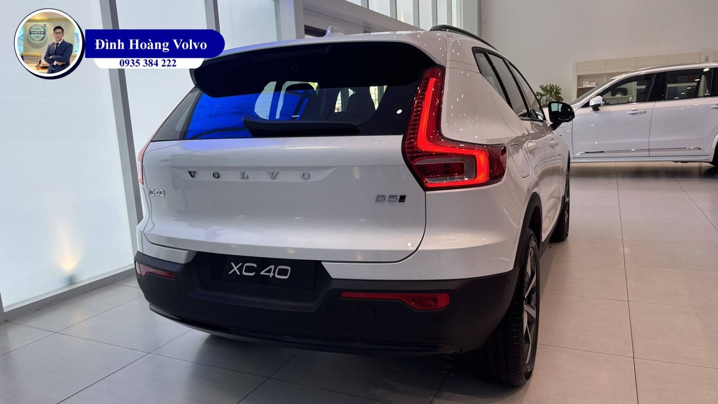 Hình ảnh thực tế chi tiết phần đầu Volvo XC40 B5 Ultimate 2023 Màu Trắng Crystal White nội thất Đen Charcoal Leather tại Đà Nẵng - Đình Hoàng Volvo