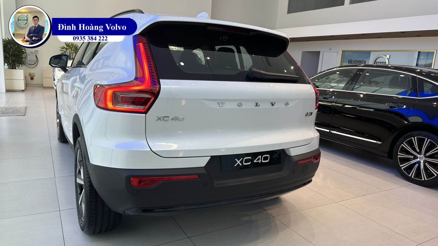Hình ảnh thực tế chi tiết phần đầu Volvo XC40 B5 Ultimate 2023 Màu Trắng Crystal White nội thất Đen Charcoal Leather tại Đà Nẵng - Đình Hoàng Volvo