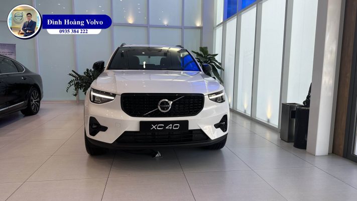 Hình ảnh thực tế chi tiết phần đầu Volvo XC40 B5 Ultimate 2023 Màu Trắng Crystal White nội thất Đen Charcoal Leather tại Đà Nẵng - Đình Hoàng Volvo
