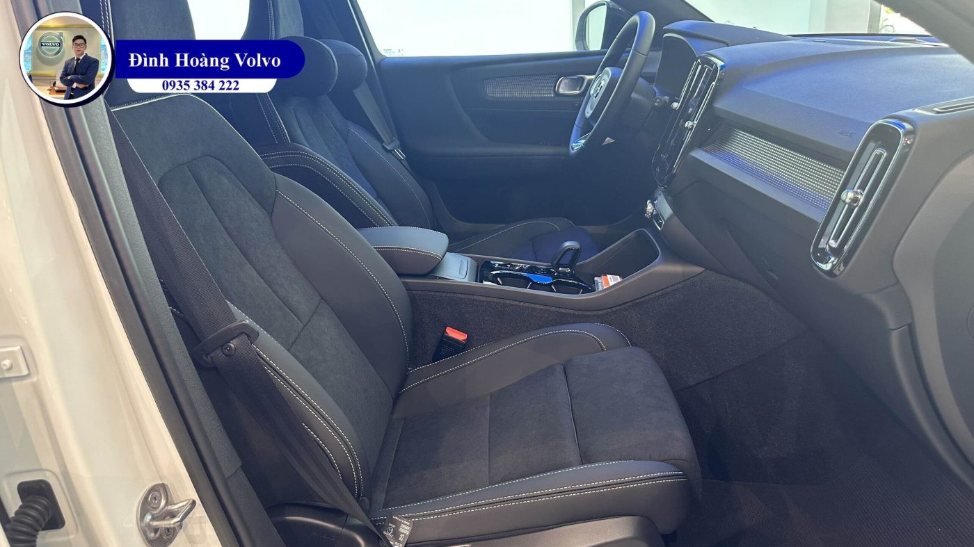 Hình ảnh thực tế chi tiết phần đầu Volvo XC40 B5 Ultimate 2023 Màu Trắng Crystal White nội thất Đen Charcoal Leather tại Đà Nẵng - Đình Hoàng Volvo