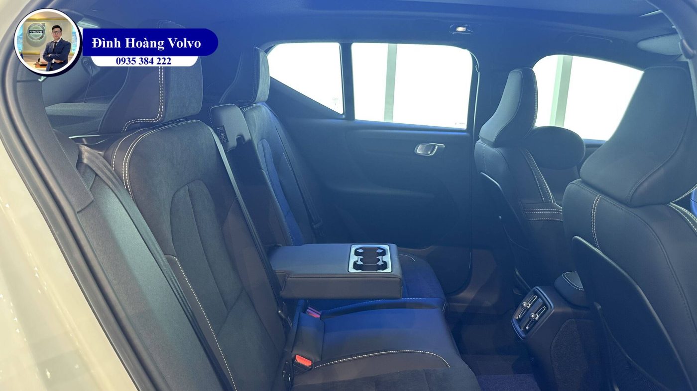 Hình ảnh thực tế chi tiết phần đầu Volvo XC40 B5 Ultimate 2023 Màu Trắng Crystal White nội thất Đen Charcoal Leather tại Đà Nẵng - Đình Hoàng Volvo