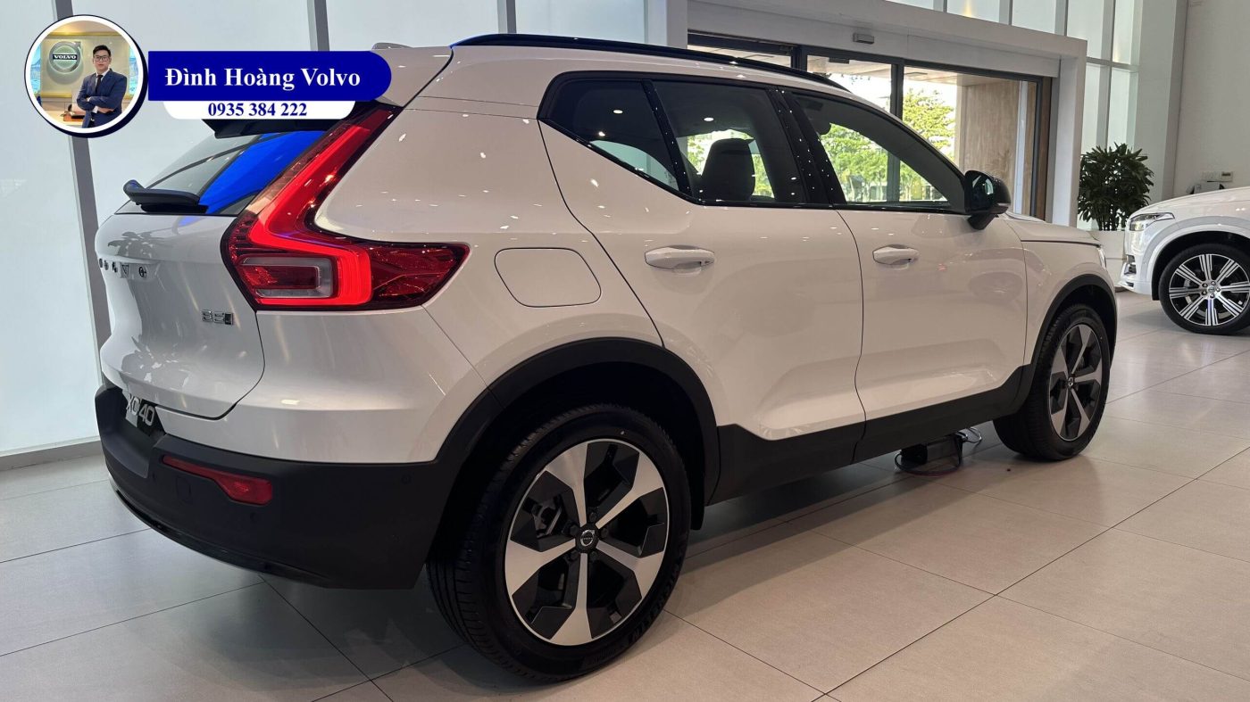 Hình ảnh thực tế chi tiết phần đầu Volvo XC40 B5 Ultimate 2023 Màu Trắng Crystal White nội thất Đen Charcoal Leather tại Đà Nẵng - Đình Hoàng Volvo