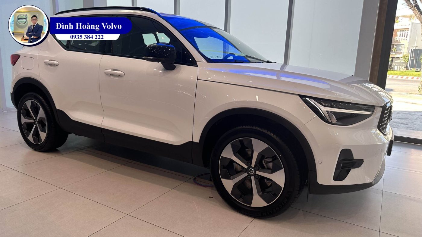 Hình ảnh thực tế chi tiết phần đầu Volvo XC40 B5 Ultimate 2023 Màu Trắng Crystal White nội thất Đen Charcoal Leather tại Đà Nẵng - Đình Hoàng Volvo