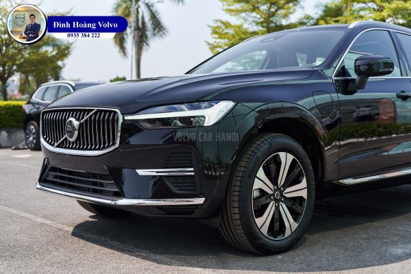 Hình ảnh thực tế chi tiết phần đầu Volvo XC60 T8 Ultimate Recharge 2023 Màu Đen Onxy Black Nội thất Nâu Maroon và Vàng Amber - Đình Hoàng Volvo