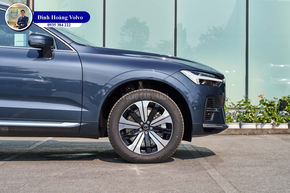 Hình ảnh thực tế chi tiết Volvo XC60 T8 Ultra Plug-in Hybrid 2023 Màu Xanh Denim Blue Nội thất Nâu Maroon và Vàng Amber - Đình Hoàng Volvo