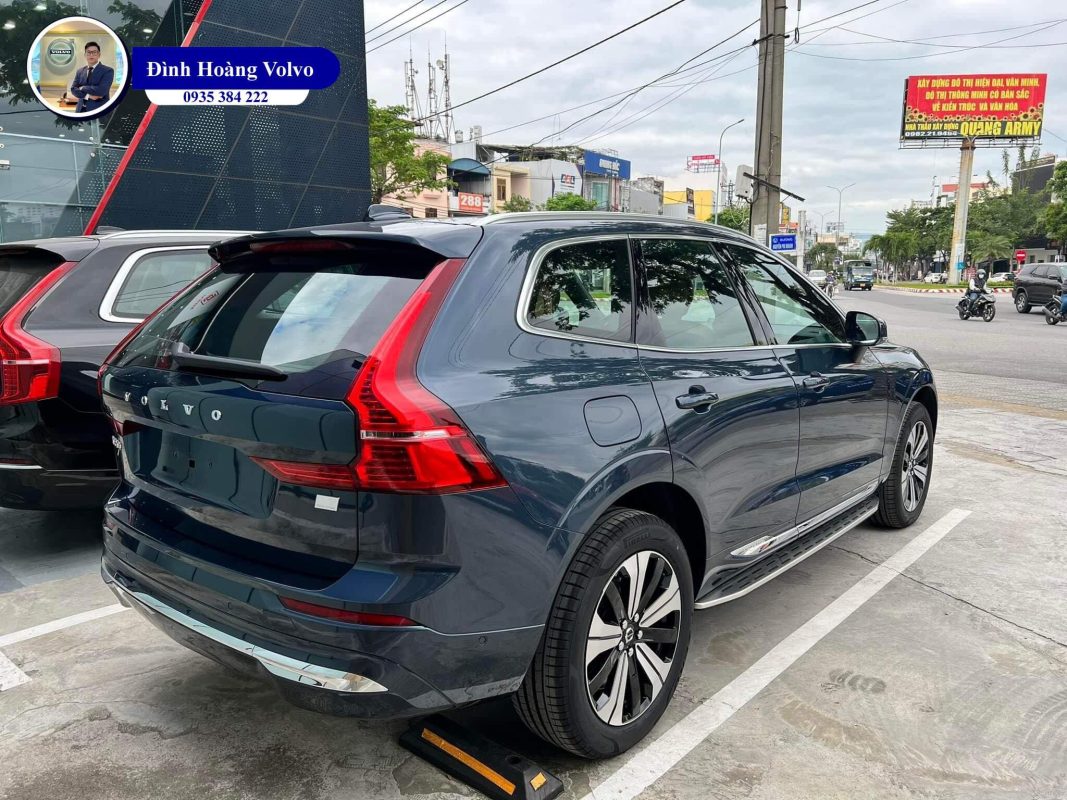 Hình ảnh thực tế chi tiết Volvo XC60 T8 Ultimate Recharge 2023 Màu Xanh Denim Blue Nội thất Nâu Maroon và Vàng Amber - Đình Hoàng Volvo