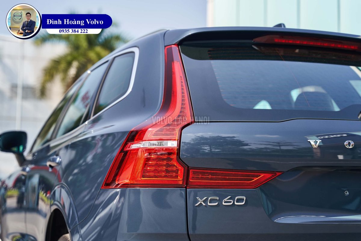 Hình ảnh thực tế chi tiết Volvo XC60 T8 Ultra Plug-in Hybrid 2023 Màu Xanh Denim Blue Nội thất Nâu Maroon và Vàng Amber - Đình Hoàng Volvo
