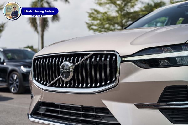 Hình ảnh thực tế chi tiết phần thân Volvo XC60 T8 Ultimate Recharge 2023 Màu Vàng đồng Bright Dusk nội thất Nâu Maroon và Vàng Amber - Đình Hoàng Volvo