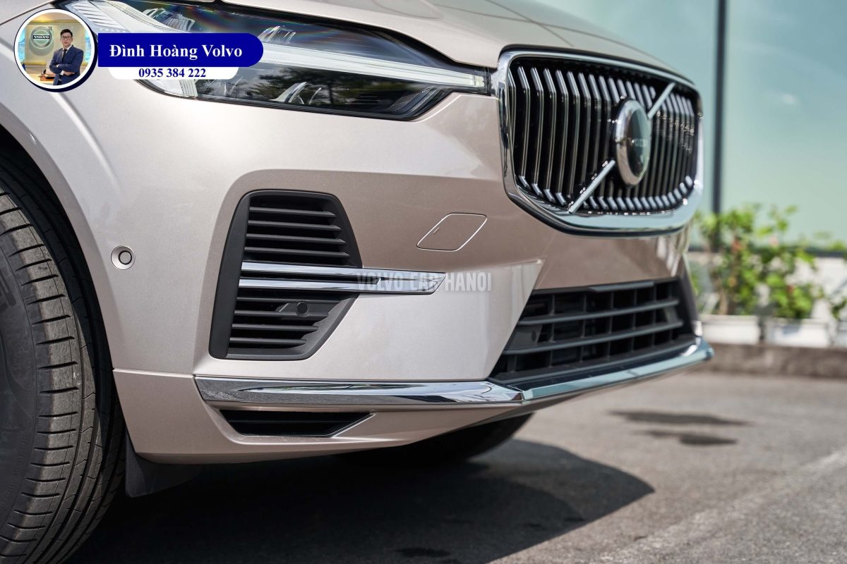 Hình ảnh thực tế chi tiết phần thân Volvo XC60 T8 Plug-in Hybrid Ultra 2023 Màu Vàng đồng Bright Dusk nội thất Nâu Maroon và Vàng Amber - Đình Hoàng Volvo