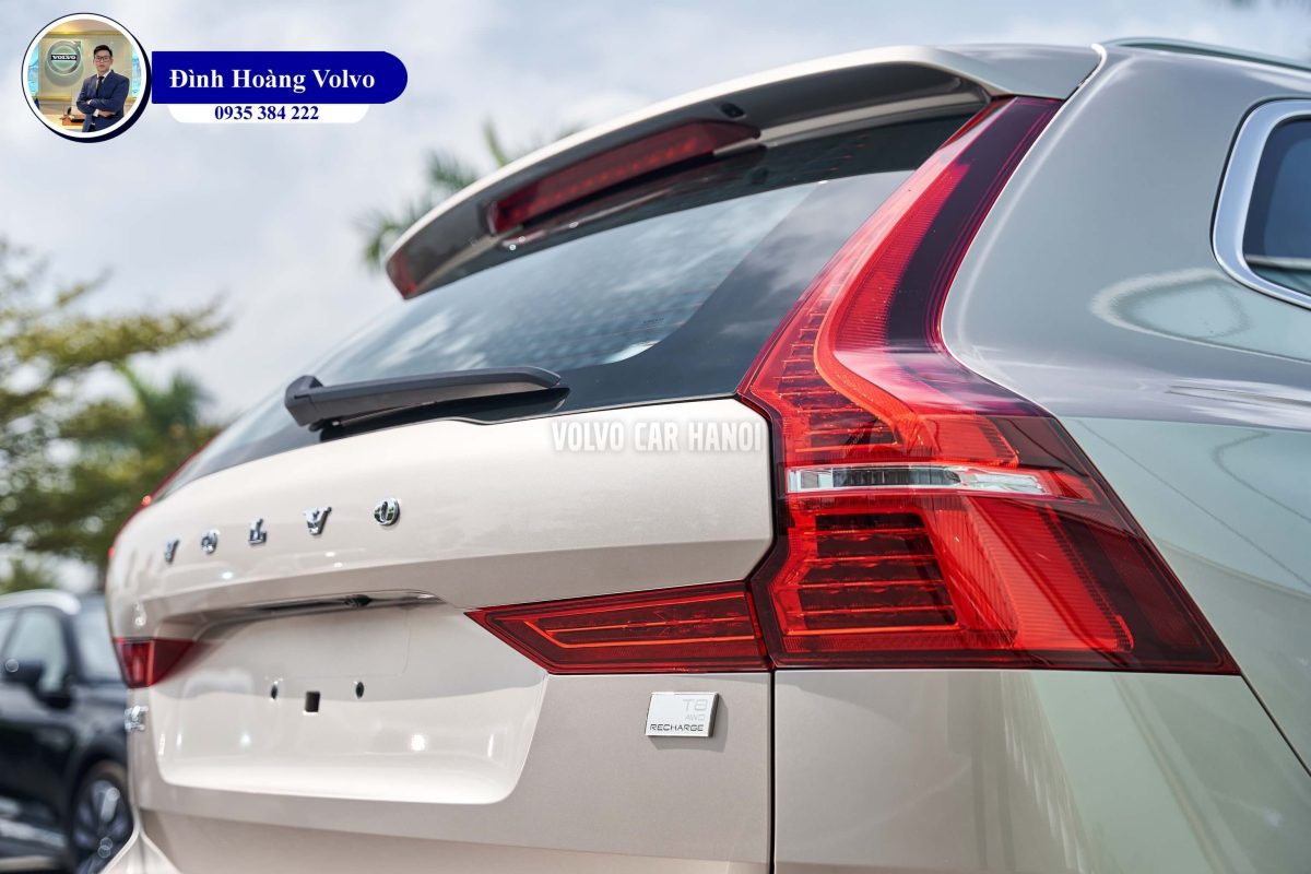 Hình ảnh thực tế chi tiết phần thân Volvo XC60 T8 Plug-in Hybrid Ultra 2023 Màu Vàng đồng Bright Dusk nội thất Nâu Maroon và Vàng Amber - Đình Hoàng Volvo