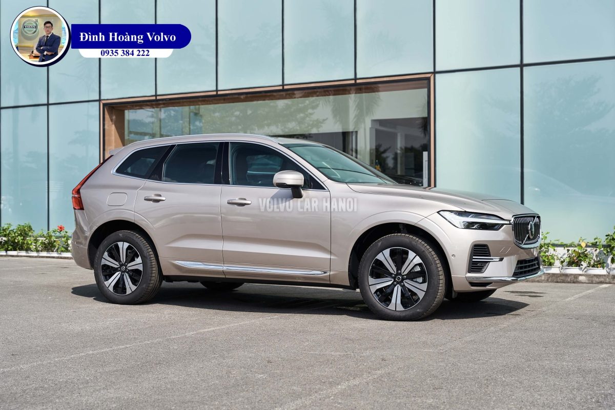 Hình ảnh thực tế chi tiết phần thân Volvo XC60 T8 Plug-in Hybrid Ultra 2023 Màu Vàng đồng Bright Dusk nội thất Nâu Maroon và Vàng Amber - Đình Hoàng Volvo