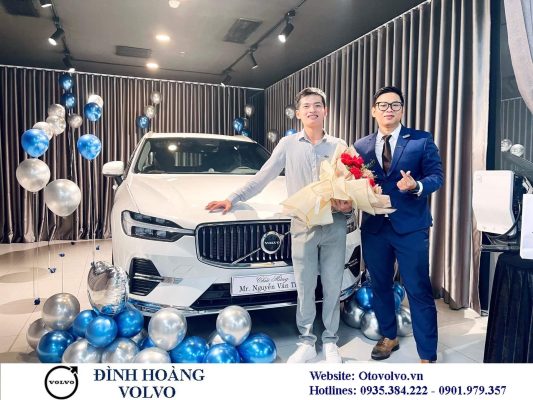 So sánh tổng thể Volvo XC60 2023 và Toyota Land Cruise Prado 2023 tại Kon Tum