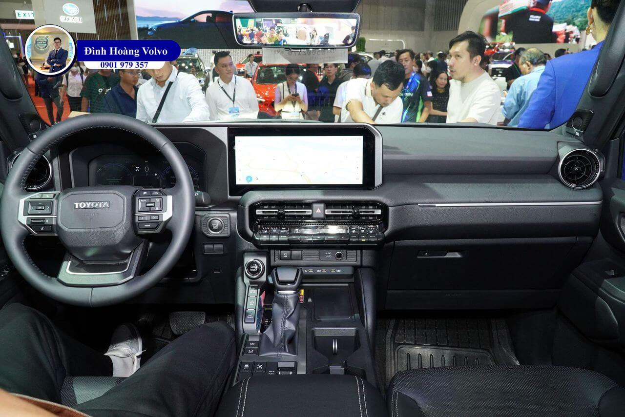So sánh tổng thể Volvo XC60 2025 và Toyota Land Cruiser Prado 2025 tại Đà Nẵng Đình Hoàng Volvo Car Đà Nẵng3 So sánh tổng thể Volvo XC60 2025 và Toyota Land Cruiser Prado 2025 tại Đà Nẵng Đình Hoàng Volvo Car Đà Nẵng3