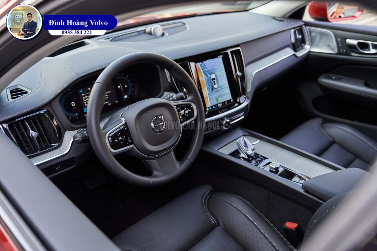 Hình ảnh thực tế chi tiết Volvo V60 B5 Ultimate 2023 Màu Đen Onyx Black nội thất Nâu Maroon và Đen Charcoal - Đình Hoàng Vovo