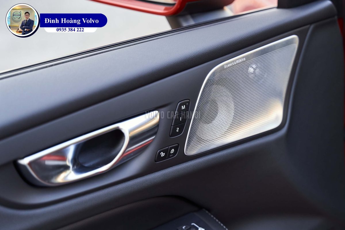 Hình ảnh thực tế chi tiết nội thất Volvo V60 B5 Ultimate 2023 Màu Đen Charcoal - Đình Hoàng Volvo