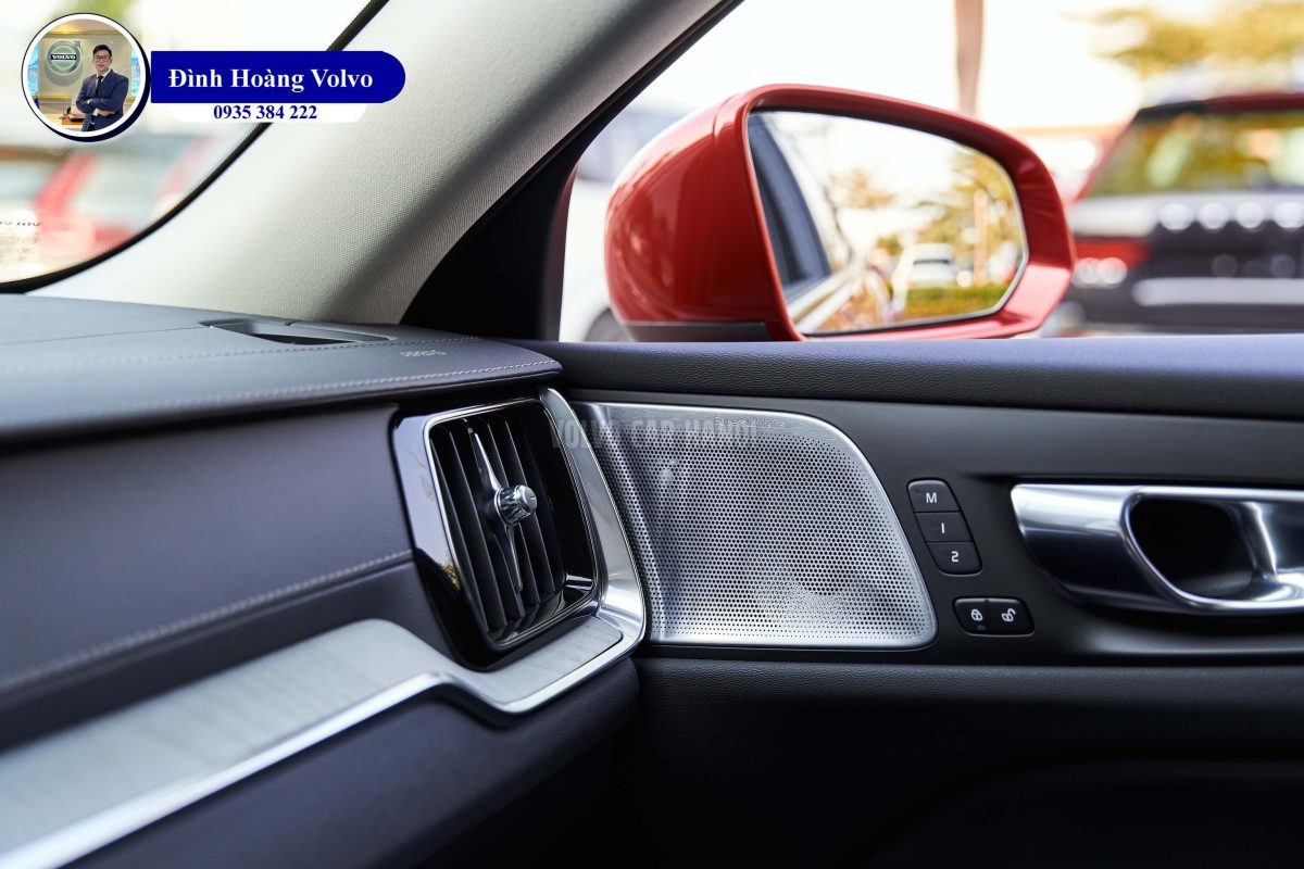 Hình ảnh thực tế chi tiết nội thất Volvo V60 B5 Ultimate 2023 Màu Đen Charcoal - Đình Hoàng Volvo