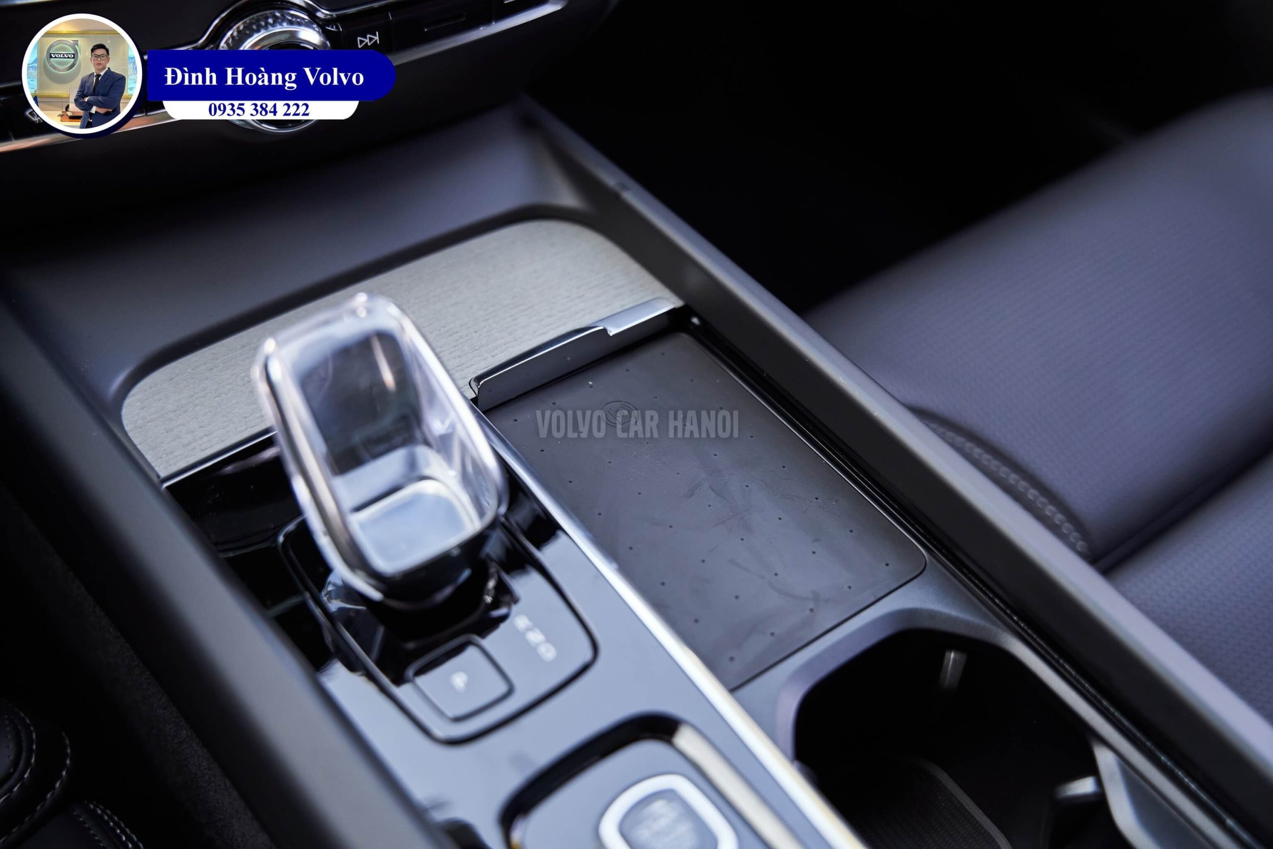 Hình ảnh thực tế chi tiết nội thất Volvo V60 B5 Ultimate 2023 Màu Đen Charcoal - Đình Hoàng Volvo Hình ảnh thực tế chi tiết nội thất Volvo V60 B5 Ultimate 2023 Màu Đen Charcoal - Đình Hoàng Volvo