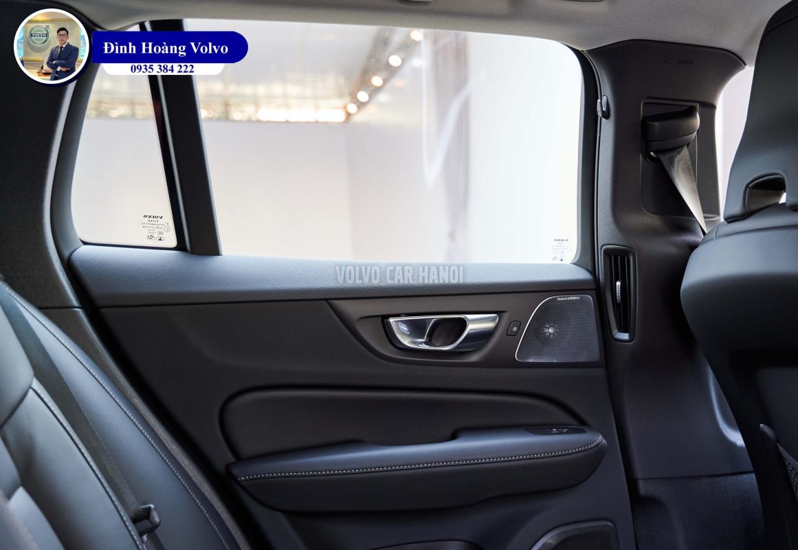 Hình ảnh thực tế chi tiết nội thất Volvo V60 B5 Ultimate 2023 Màu Đen Charcoal - Đình Hoàng Volvo