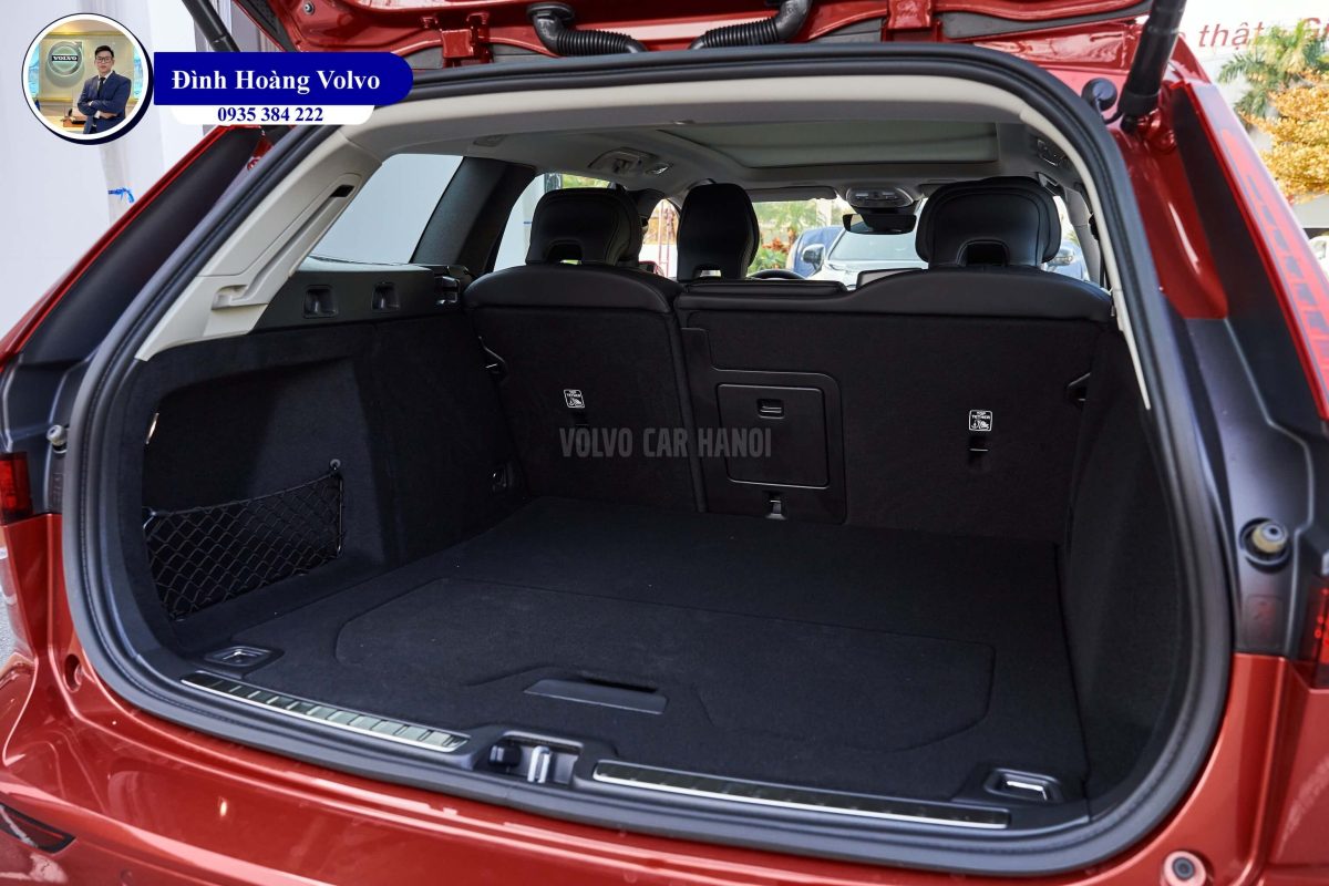 Hình ảnh thực tế chi tiết nội thất Volvo V60 B5 Ultimate 2023 Màu Đen Charcoal - Đình Hoàng Volvo