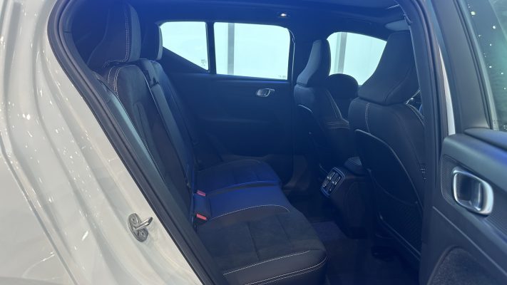 Hình ảnh thực tế chi tiết nội thất Volvo XC40 B5 Ultimate 2023 Màu Đen Charcoal Leather - Đình Hoàng Volvo