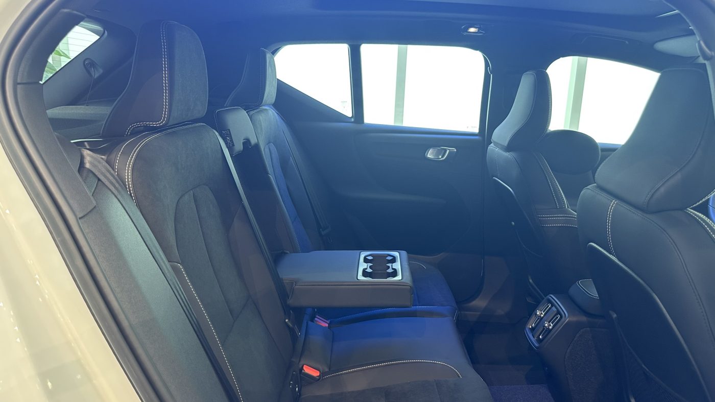 Hình ảnh thực tế chi tiết nội thất Volvo XC40 B5 Ultimate 2023 Màu Đen Charcoal Leather - Đình Hoàng Volvo