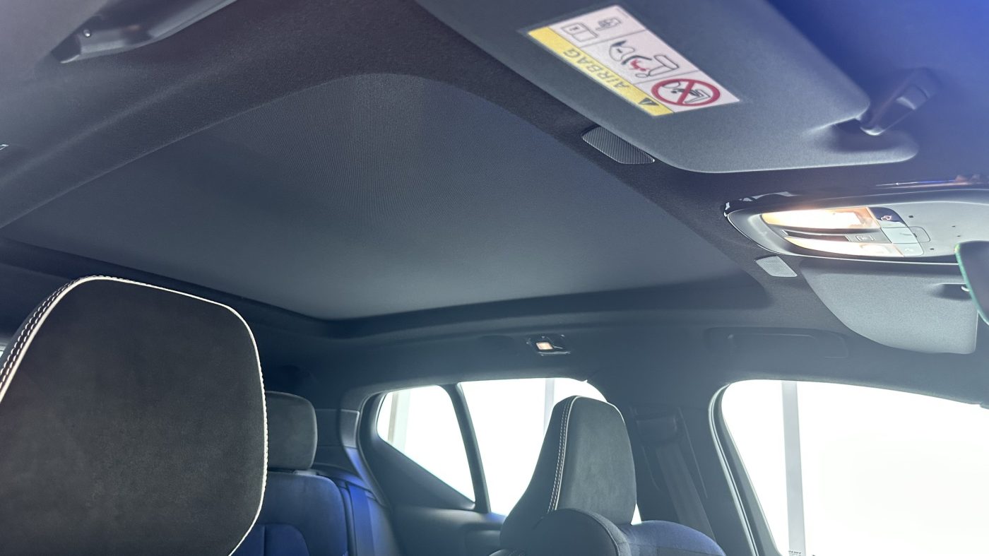 Hình ảnh thực tế chi tiết nội thất Volvo XC40 B5 Ultimate 2023 Màu Đen Charcoal Leather - Đình Hoàng Volvo