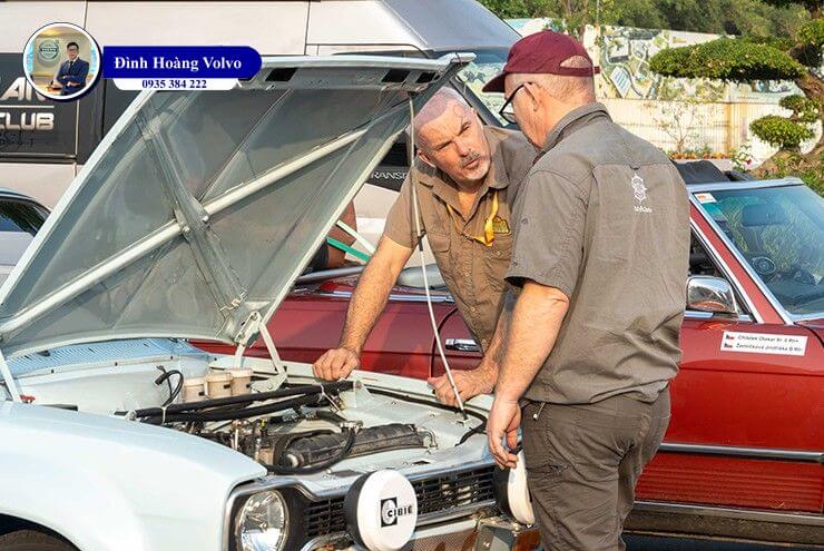 Loạt xe cổ triệu đô tham gia hành trình xuyên Việt - Đình Hoàng Volvo Car Đà Nẵng