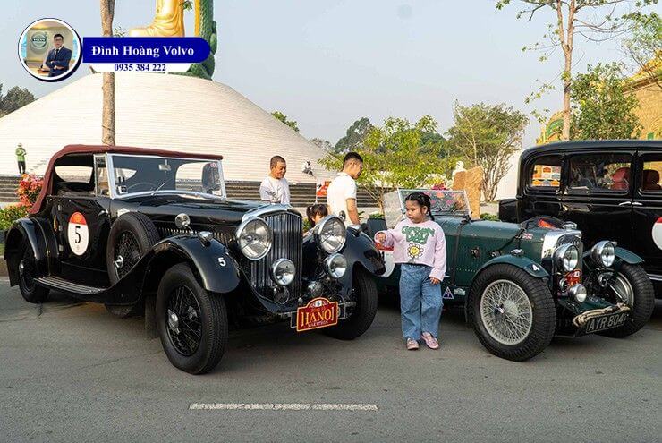 Loạt xe cổ triệu đô tham gia hành trình xuyên Việt - Đình Hoàng Volvo Car Đà Nẵng