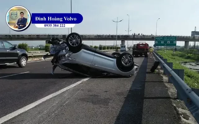 Vì sao xe ô tô dễ bị lật - Đình Hoàng Volvo