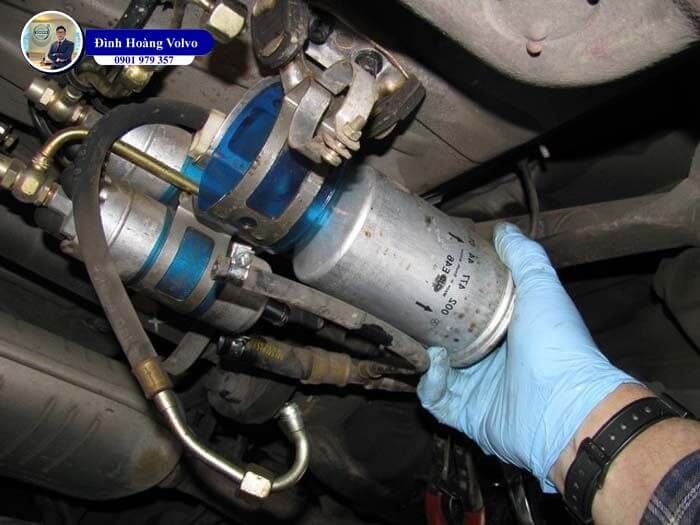 Cần làm gì khi xăng, nhớt của xe bị nhiễm nước - Đình Hoàng Volvo Car Đà Nẵng (5) Cần làm gì khi xăng, nhớt của xe bị nhiễm nước - Đình Hoàng Volvo Car Đà Nẵng