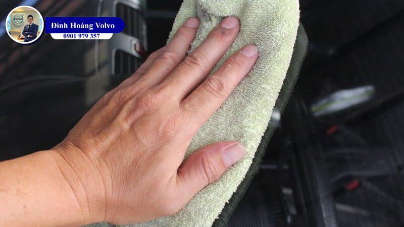 Chọn và thay lưỡi cần gạt nước xe ô tô sao cho chuẩn - Đình Hoàng Volvo Car Đà Nẵng