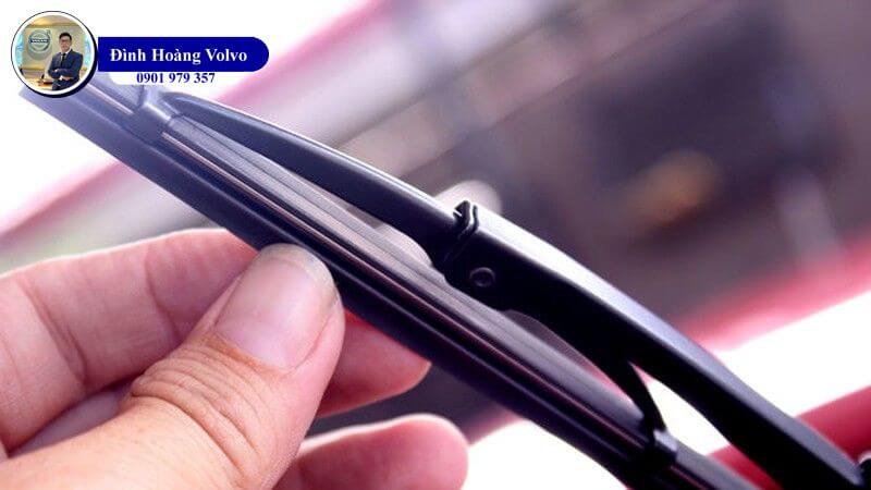 Chọn và thay lưỡi cần gạt nước xe ô tô sao cho chuẩn - Đình Hoàng Volvo Car Đà Nẵng