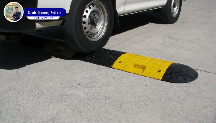 Mẹo lái xe qua gờ giảm tốc vừa êm vừa tiết kiệm nhiên liệu - Đình Hoàng Volvo Car Đà Nẵng