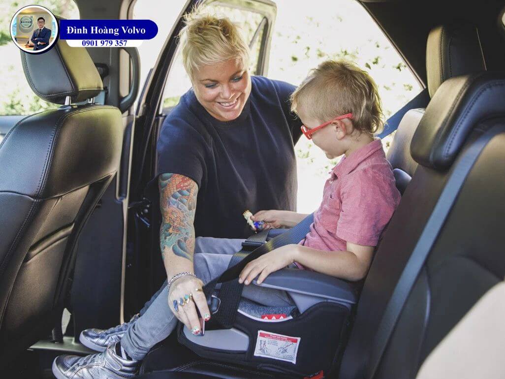 Tại sao trẻ em không nên ngồi hàng đầu xe ô tô - Đình Hoàng Volvo Car Đà Nẵng Tại sao trẻ em không nên ngồi hàng đầu xe ô tô - Đình Hoàng Volvo Car Đà Nẵng