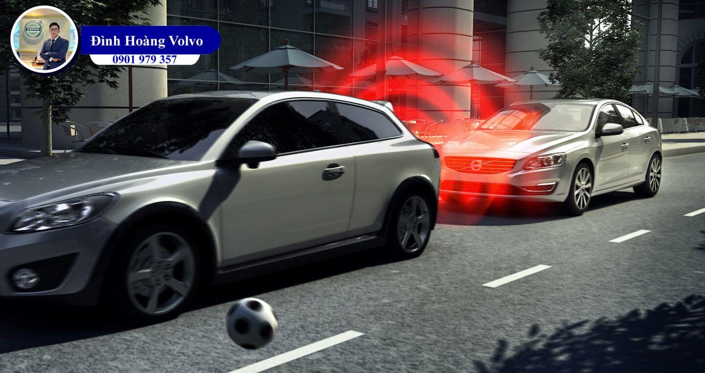Tính năng hỗ trợ lái xe giúp giảm tai nạn nhiều hơn phanh khẩn cấp - Đình Hoàng Volvo Car Đà Nẵng Tính năng hỗ trợ lái xe giúp giảm tai nạn nhiều hơn phanh khẩn cấp - Đình Hoàng Volvo Car Đà Nẵng