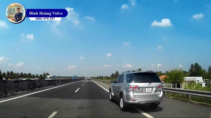 Tránh ngay những lỗi này nếu không muốn bị nguy hiểm khi đi cao tốc - Đình Hoàng Volvo Car Đà Nẵng