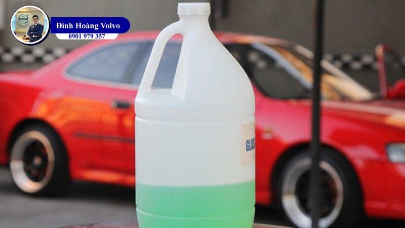 Xe ô tô bị dính nhựa cây thì xử lý vết bẩn như thế nào  - Đình Hoàng Volvo Car Đà Nẵng