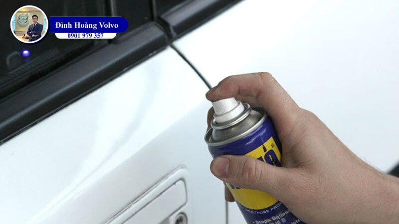 Xe ô tô bị dính nhựa cây thì xử lý vết bẩn như thế nào  - Đình Hoàng Volvo Car Đà Nẵng