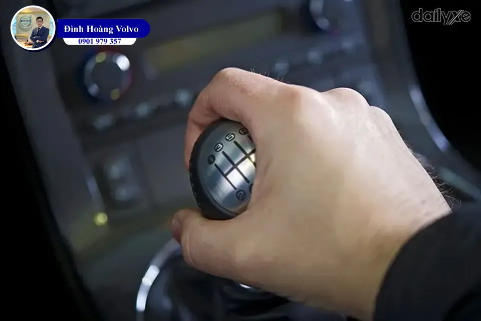 So sánh xe số sàn và tự động Xe nào phù hợp với bạn - Đình Hoàng Volvo Car Đà Nẵng