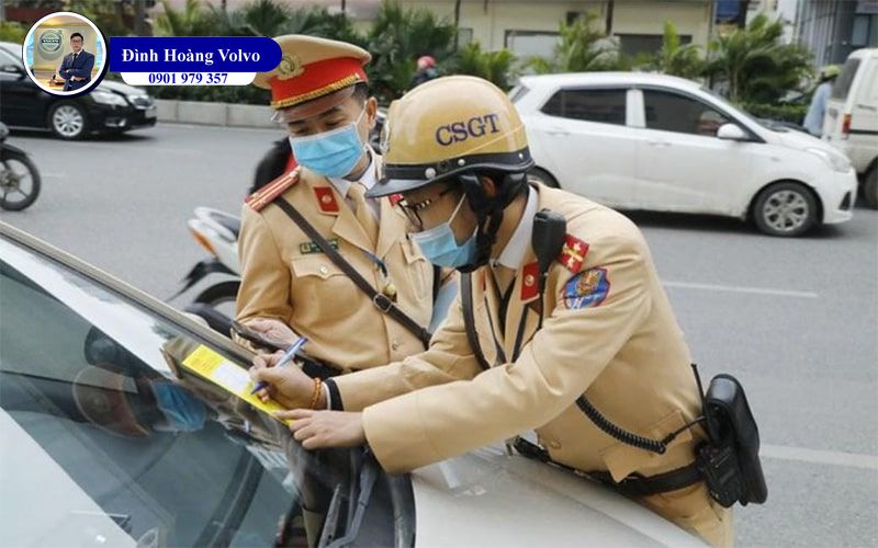 Ô tô vượt đèn đỏ phạt bao nhiêu tiền và có bị giữ bằng không - Đình Hoàng Volvo Car Đà Nẵng Ô tô vượt đèn đỏ phạt bao nhiêu tiền và có bị giữ bằng không - Đình Hoàng Volvo Car Đà Nẵng