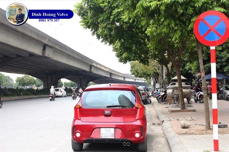 Ý nghĩa biển cấm dừng đỗ và mức phạt khi sai phạm - Đình Hoàng Volvo Car Đà Nẵng