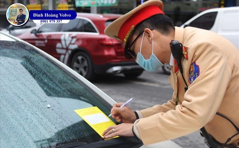 Ý nghĩa biển cấm dừng đỗ và mức phạt khi sai phạm - Đình Hoàng Volvo Car Đà Nẵng