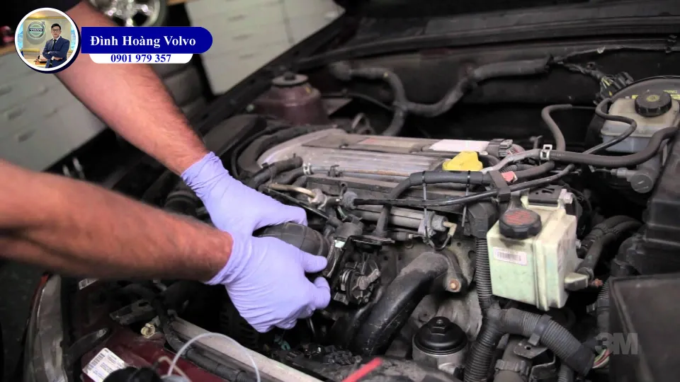 Chạy gần hết xăng mới đổ thêm gây hại cho xe thế nào - Đình Hoàng Volvo Đà Nẵng