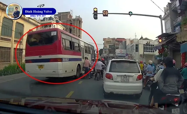Ô tô, xe máy vượt đèn vàng có bị xử phạt - Đình Hoàng Volvo Car Đà Nẵng