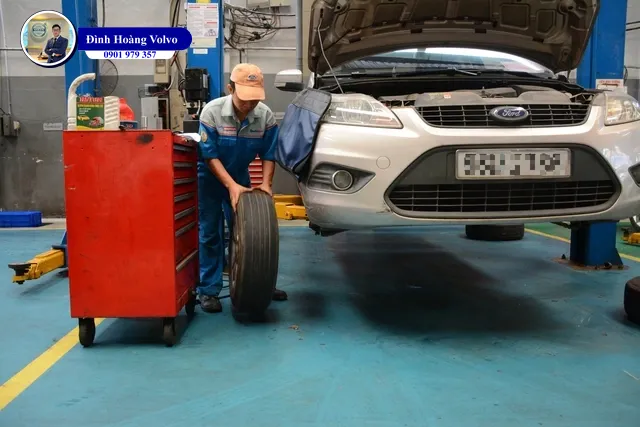 Thay lốp ô tô, nên ưu tiên lắp lốp mới trên bánh trước hay sau - Đình Hoàng Volvo Car Đà Nẵng (1) Thay lốp ô tô, nên ưu tiên lắp lốp mới trên bánh trước hay sau - Đình Hoàng Volvo Car Đà Nẵng