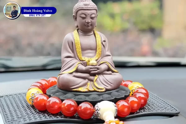 Thỉnh tượng Phật ô tô theo tuổi - Những lưu ý quan trọng - Đình Hoàng Volvo Đà Nẵng